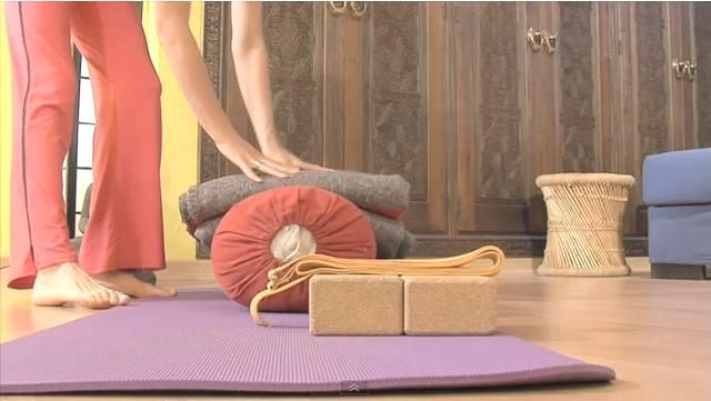 如何用瑜伽体式缓解痛经？